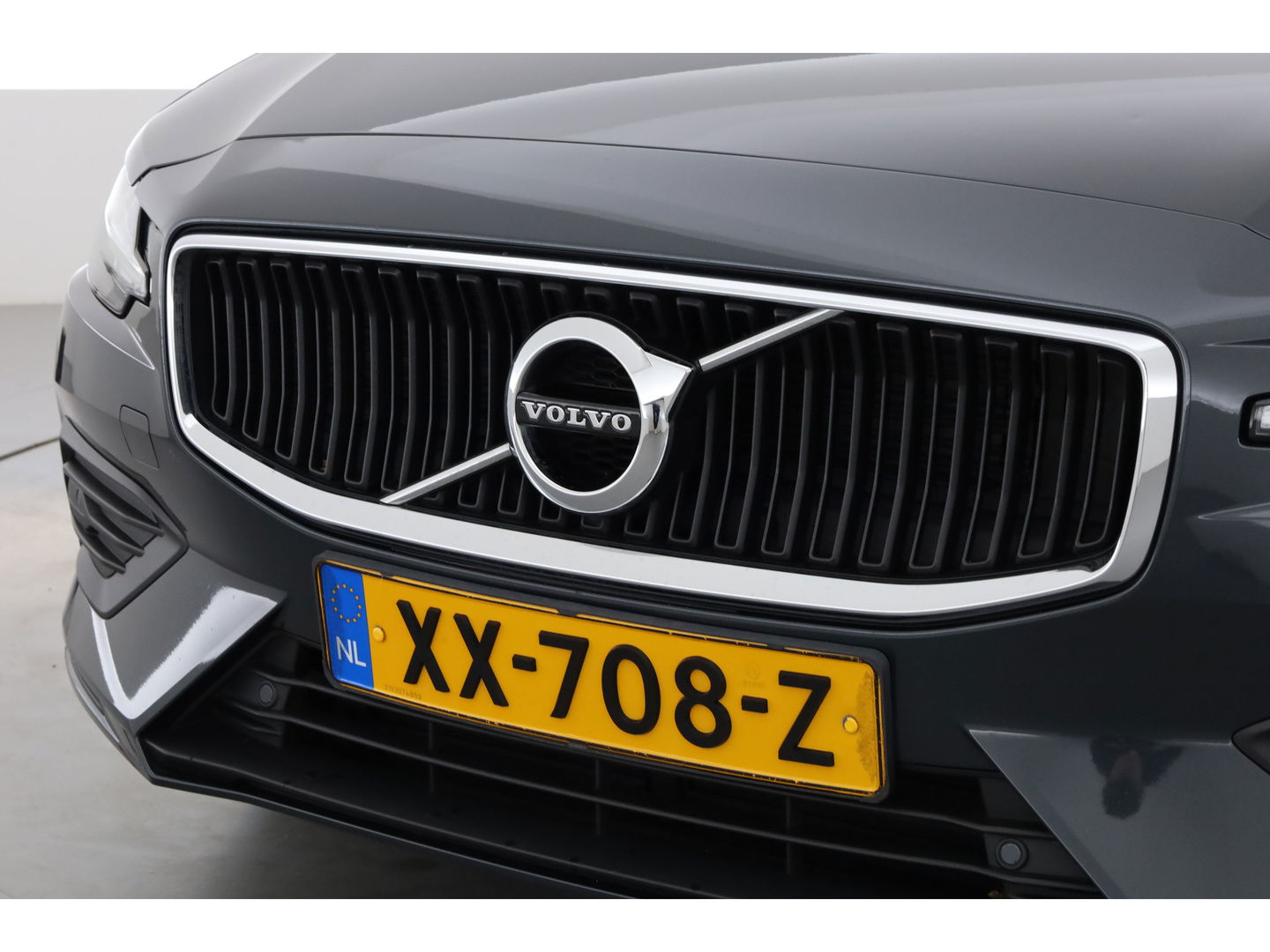Volvo V60 2.0 T5 Momentum | Trekhaak | Leer | Adap. Cruise | Blis | standkachel | Stoel + stuurverw. |
