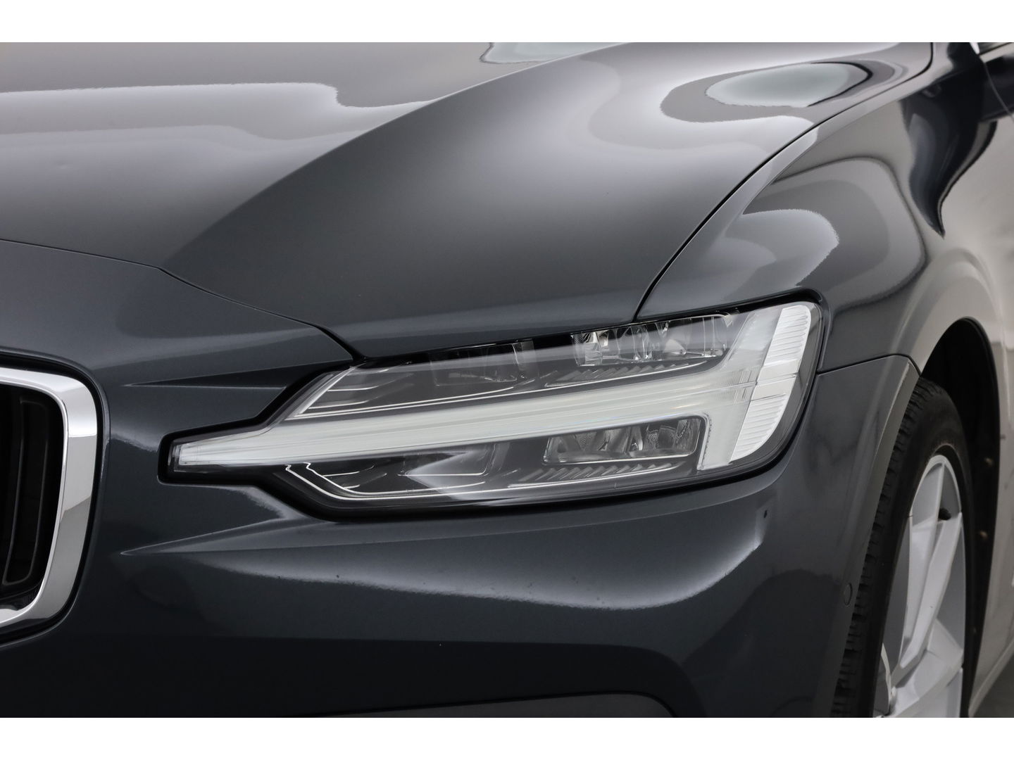 Volvo V60 2.0 T5 Momentum | Trekhaak | Leer | Adap. Cruise | Blis | standkachel | Stoel + stuurverw. |