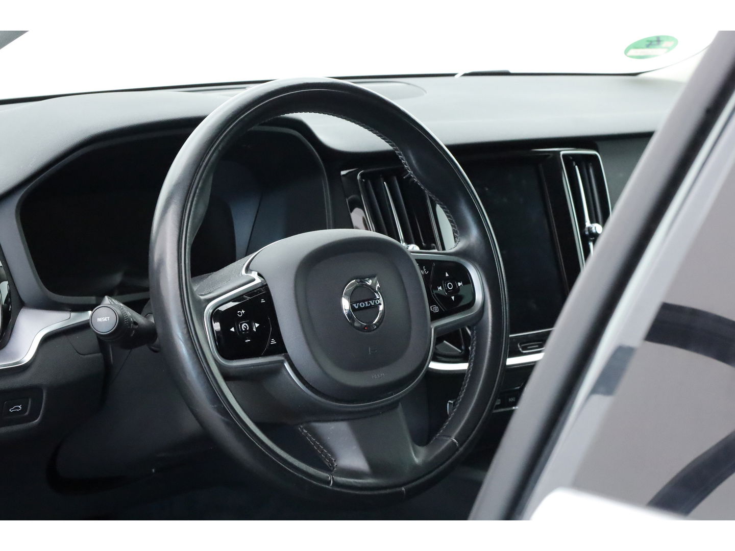 Volvo V60 2.0 T5 Momentum | Trekhaak | Leer | Adap. Cruise | Blis | standkachel | Stoel + stuurverw. |