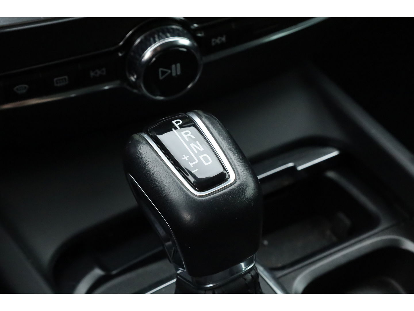 Volvo V60 2.0 T5 Momentum | Trekhaak | Leer | Adap. Cruise | Blis | standkachel | Stoel + stuurverw. |