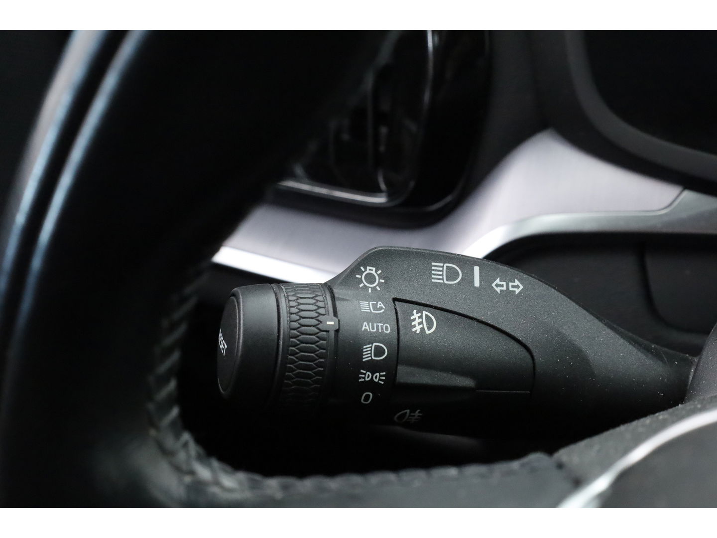 Volvo V60 2.0 T5 Momentum | Trekhaak | Leer | Adap. Cruise | Blis | standkachel | Stoel + stuurverw. |