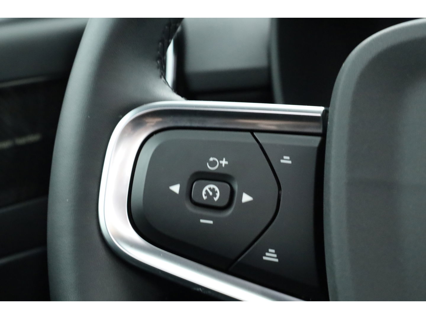 Volvo XC40 Recharge Twin Pro Pano-dak | Leer | Trekhaak | Adap. Cruise | 360 camera | 4x stoel+ stuurverw. |