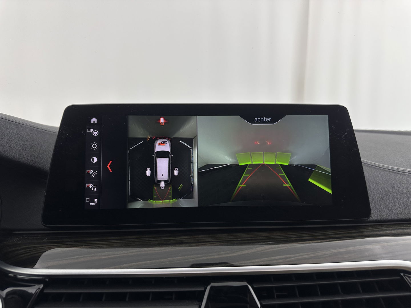 BMW 5 Serie Touring 530d High Executive Luxury-Line Aut. *PANO | BOWERS-WILKINS | LEATHER | FULL-LED | ADAPTIVE-CRUISE | BLINDSPOT | MEMORY-PACK | TOPVIEW | HEAD-UP | HEATED-COMFORTSEATS | DIGI-COCKPIT | NAVI-FULLMAP | TOWBAR | 19''ALU*