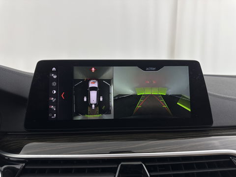 BMW 5 Serie Touring 530d High Executive Luxury-Line Aut. *PANO | BOWERS-WILKINS | LEATHER | FULL-LED | ADAPTIVE-CRUISE | BLINDSPOT | MEMORY-PACK | TOPVIEW | HEAD-UP | HEATED-COMFORTSEATS | DIGI-COCKPIT | NAVI-FULLMAP | TOWBAR | 19''ALU*