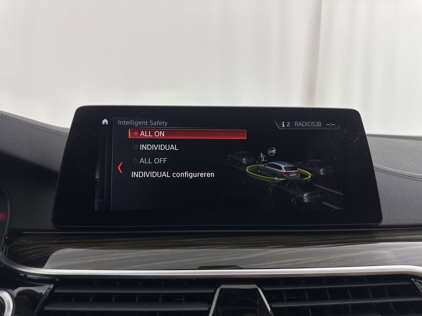 BMW 5 Serie Touring 530d High Executive Luxury-Line Aut. *PANO | BOWERS-WILKINS | LEATHER | FULL-LED | ADAPTIVE-CRUISE | BLINDSPOT | MEMORY-PACK | TOPVIEW | HEAD-UP | HEATED-COMFORTSEATS | DIGI-COCKPIT | NAVI-FULLMAP | TOWBAR | 19''ALU*