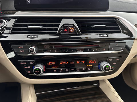 BMW 5 Serie Touring 530d High Executive Luxury-Line Aut. *PANO | BOWERS-WILKINS | LEATHER | FULL-LED | ADAPTIVE-CRUISE | BLINDSPOT | MEMORY-PACK | TOPVIEW | HEAD-UP | HEATED-COMFORTSEATS | DIGI-COCKPIT | NAVI-FULLMAP | TOWBAR | 19''ALU*