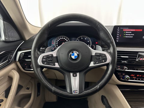 BMW 5 Serie Touring 530d High Executive Luxury-Line Aut. *PANO | BOWERS-WILKINS | LEATHER | FULL-LED | ADAPTIVE-CRUISE | BLINDSPOT | MEMORY-PACK | TOPVIEW | HEAD-UP | HEATED-COMFORTSEATS | DIGI-COCKPIT | NAVI-FULLMAP | TOWBAR | 19''ALU*