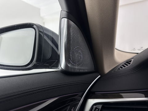 BMW 5 Serie Touring 530d High Executive Luxury-Line Aut. *PANO | BOWERS-WILKINS | LEATHER | FULL-LED | ADAPTIVE-CRUISE | BLINDSPOT | MEMORY-PACK | TOPVIEW | HEAD-UP | HEATED-COMFORTSEATS | DIGI-COCKPIT | NAVI-FULLMAP | TOWBAR | 19''ALU*