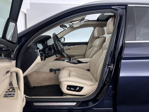 BMW 5 Serie Touring 530d High Executive Luxury-Line Aut. *PANO | BOWERS-WILKINS | LEATHER | FULL-LED | ADAPTIVE-CRUISE | BLINDSPOT | MEMORY-PACK | TOPVIEW | HEAD-UP | HEATED-COMFORTSEATS | DIGI-COCKPIT | NAVI-FULLMAP | TOWBAR | 19''ALU*