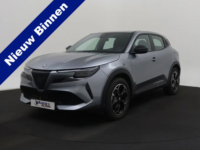 Alfa Romeo Junior - Elettrica Speciale 54 kWh | ACC | Clima | LED  05-2025 10.537 KM