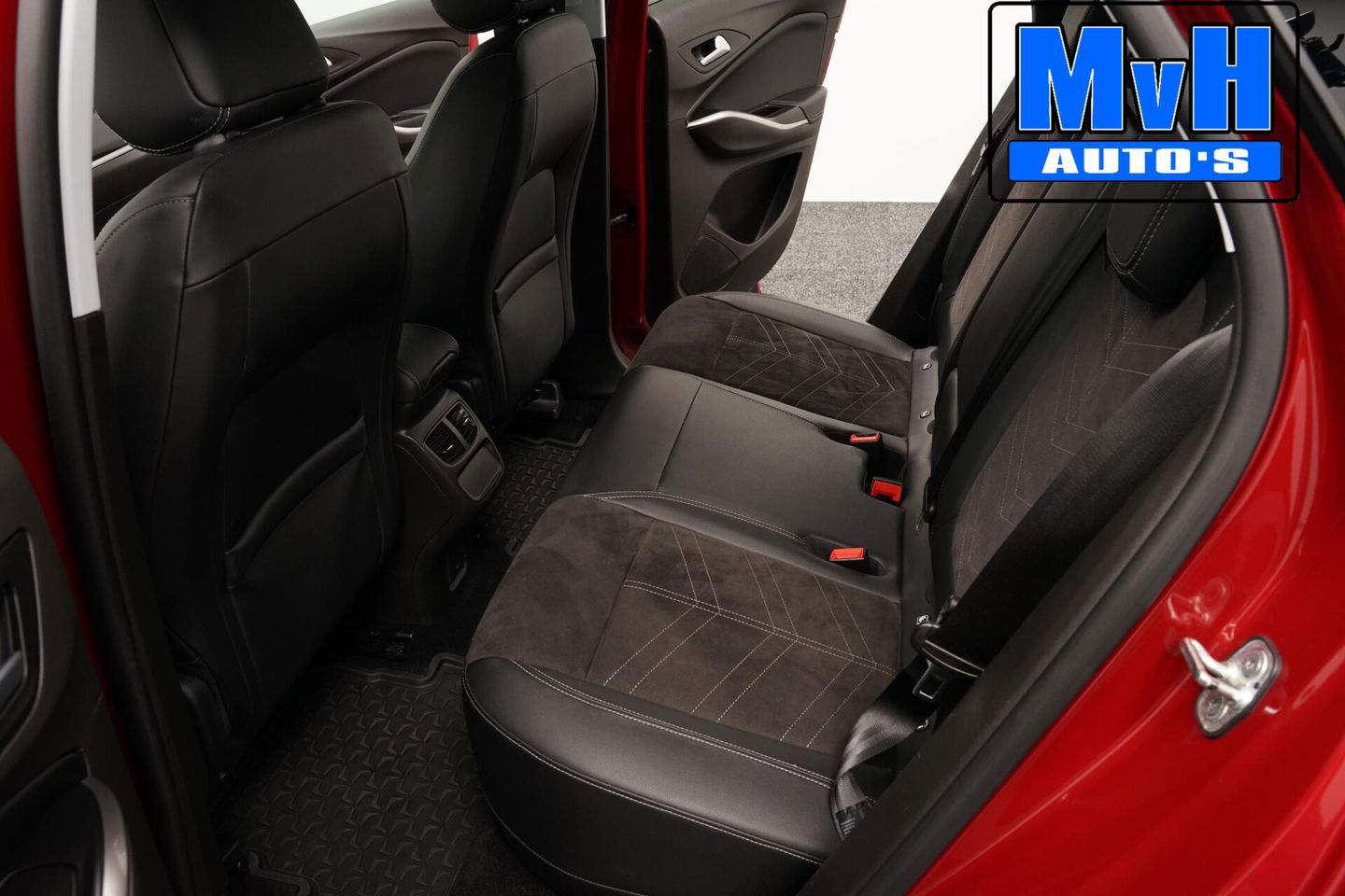 Opel Grandland 1.6 Turbo Plug-In Hybrid 4x4 Ultimate|300PK|BOMVOL!