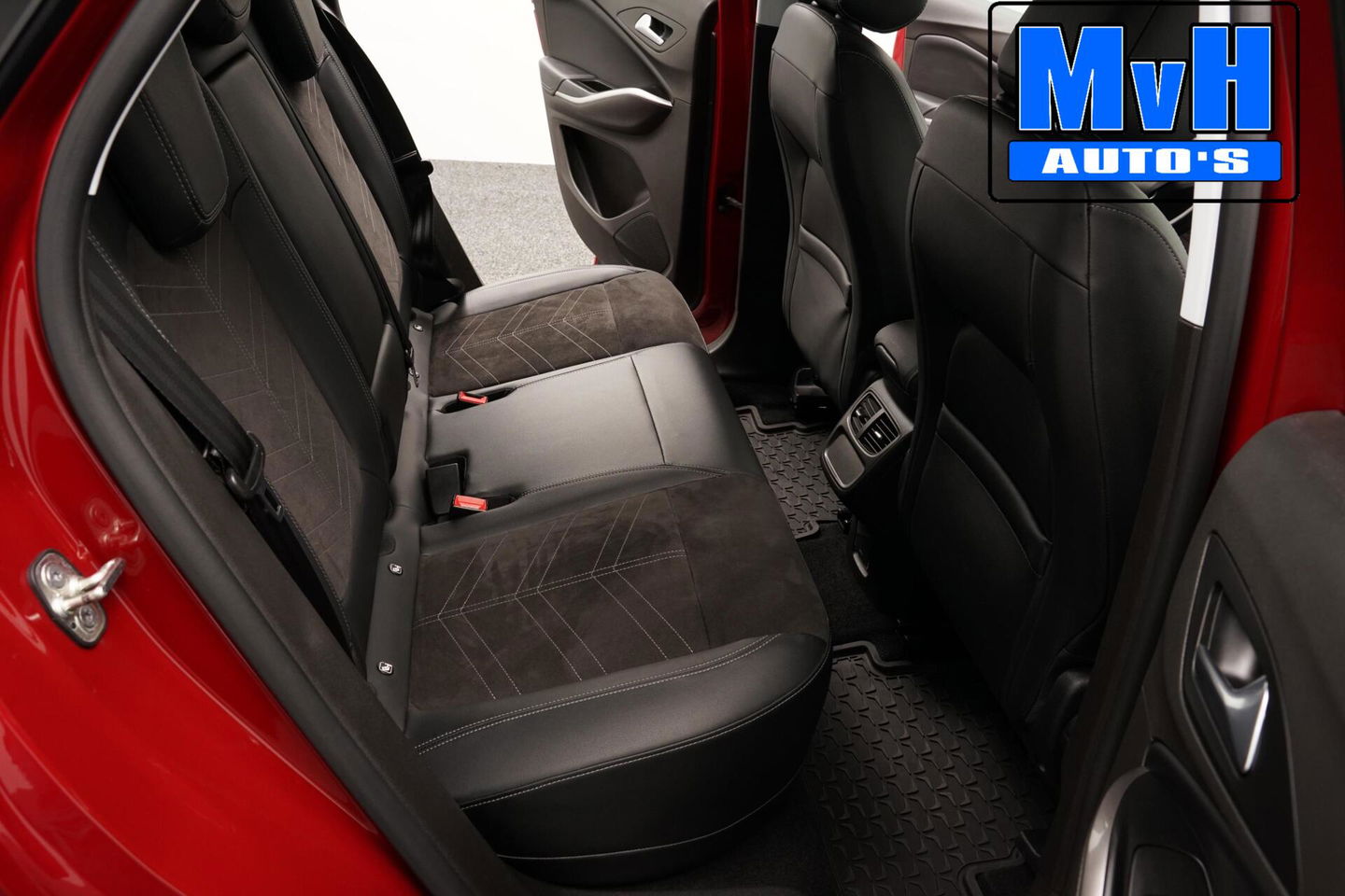 Opel Grandland 1.6 Turbo Plug-In Hybrid 4x4 Ultimate|300PK|BOMVOL!