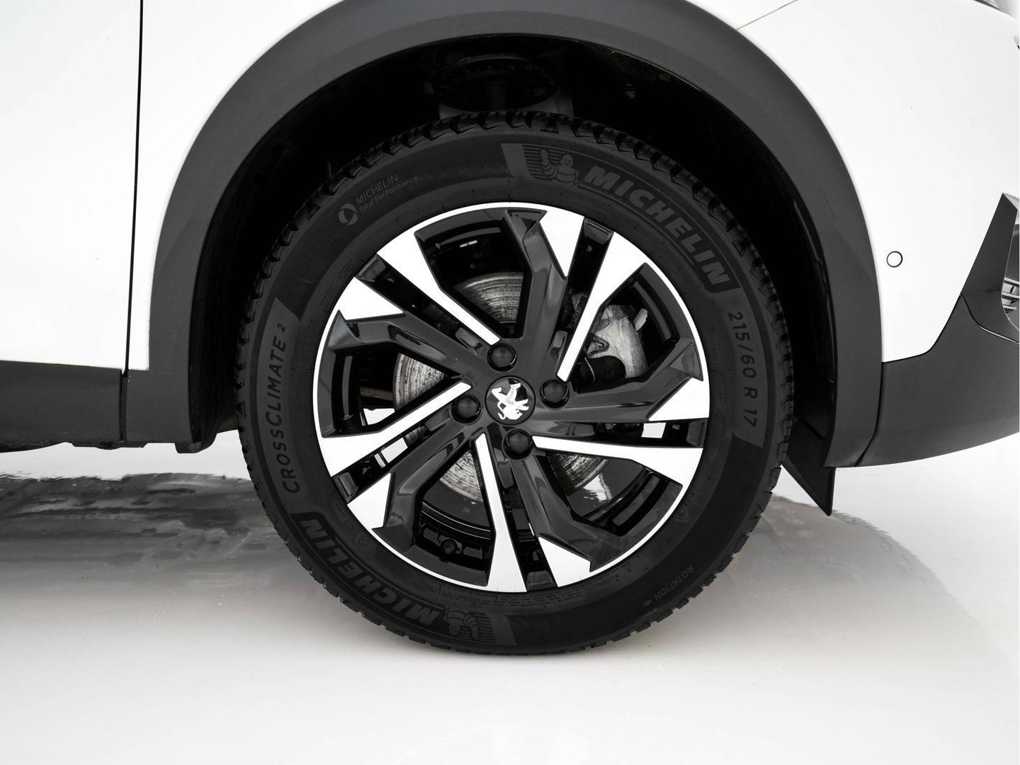 Peugeot e-2008 EV GT 50 kWh {SOH-91%} Aut. *DIGI-COCKPIT | FULL-LED | BLIS | KEYLESS | LEATHER-FABRIC | CAMERA | CARPLAY | CCS-FASTLOADER | DAB+ | NAVI-FULLMAP | ECC | PDC | SPORT-SEATS | AMBIENT-LIGHT | PRIVACY-GLASS | 17''ALU*