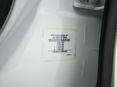 Peugeot e-2008 EV GT 50 kWh {SOH-91%} Aut. *DIGI-COCKPIT | FULL-LED | BLIS | KEYLESS | LEATHER-FABRIC | CAMERA | CARPLAY | CCS-FASTLOADER | DAB+ | NAVI-FULLMAP | ECC | PDC | SPORT-SEATS | AMBIENT-LIGHT | PRIVACY-GLASS | 17''ALU*