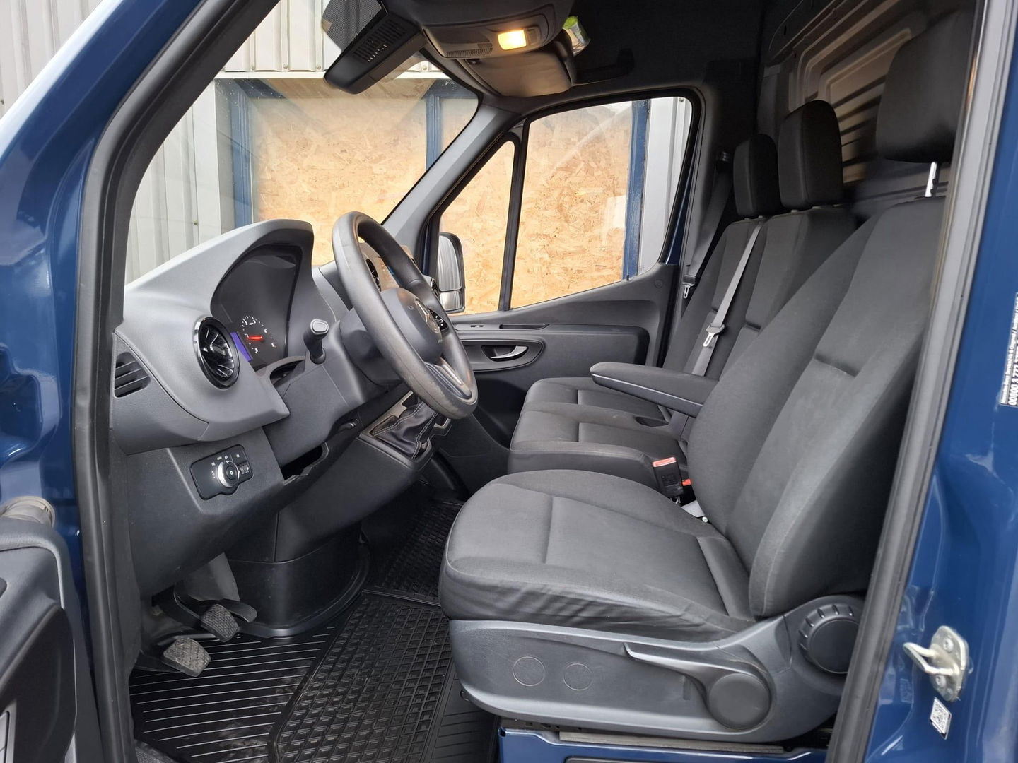 Mercedes-Benz Sprinter 311 2.2 CDI L2H1 / AIRCO / CAMERA / 3 ZITS / DEALER ONDERHOUDEN / NAVI