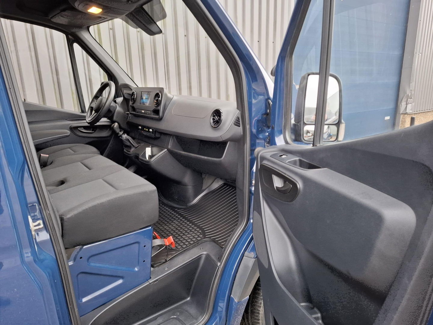 Mercedes-Benz Sprinter 311 2.2 CDI L2H1 / AIRCO / CAMERA / 3 ZITS / DEALER ONDERHOUDEN / NAVI