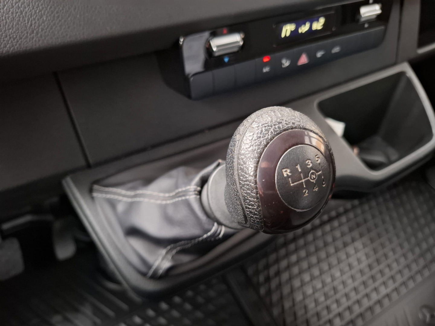 Mercedes-Benz Sprinter 311 2.2 CDI L2H1 / AIRCO / CAMERA / 3 ZITS / DEALER ONDERHOUDEN / NAVI