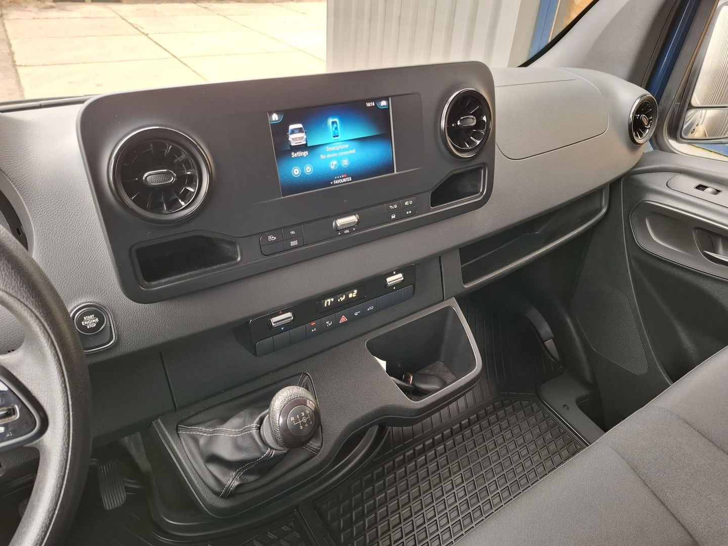 Mercedes-Benz Sprinter 311 2.2 CDI L2H1 / AIRCO / CAMERA / 3 ZITS / DEALER ONDERHOUDEN / NAVI