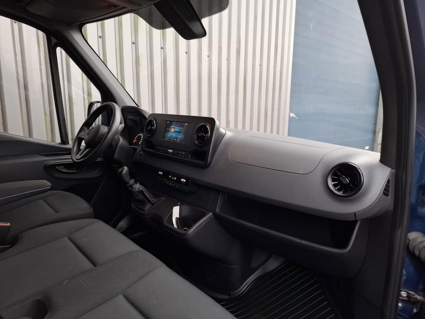 Mercedes-Benz Sprinter 311 2.2 CDI L2H1 / AIRCO / CAMERA / 3 ZITS / DEALER ONDERHOUDEN / NAVI