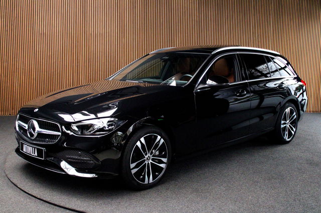 Mercedes-Benz C-Klasse - Estate 300e AMG Line Panodak Leer Camera Navi Cimate LED Nightpack PTS Ambient Elekt. achterklep Elektr. trekhaak LM velgen BTW auto!