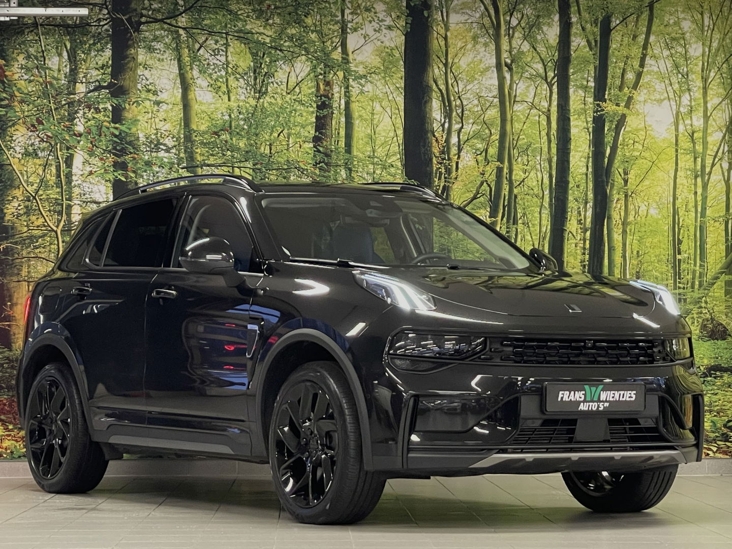 Lynk & Co 01 1.5 | Zwarte Hemel | Panoramadak | Achteruitrijcamera | Adaptive Cruise Control | Keyless | Elektrische Bestuurdersstoel + Geheugen | Parkeersensoren | Apple Carplay | Android Auto |