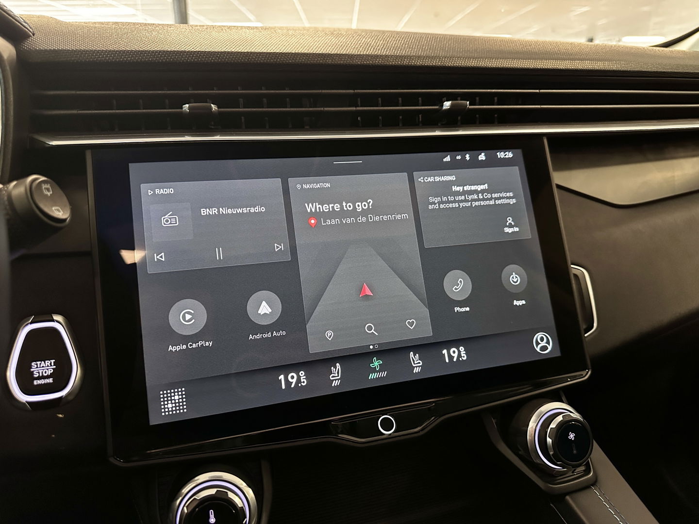 Lynk & Co 01 1.5 | Zwarte Hemel | Panoramadak | Achteruitrijcamera | Adaptive Cruise Control | Keyless | Elektrische Bestuurdersstoel + Geheugen | Parkeersensoren | Apple Carplay | Android Auto |