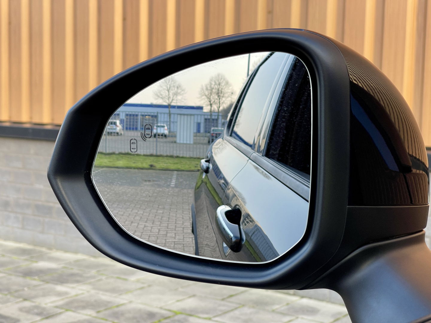 Lynk & Co 01 1.5 | Zwarte Hemel | Panoramadak | Achteruitrijcamera | Adaptive Cruise Control | Keyless | Elektrische Bestuurdersstoel + Geheugen | Parkeersensoren | Apple Carplay | Android Auto |