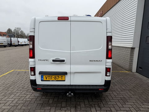 Renault Trafic 2.0 dCi 130pk T29 L2H1 DC 6 persoons Work Edition / vaste prijs rijklaar € 24.950 ex btw / lease € 407 / euro 6 / bpm vrij / trekhaak / airco / cruise / navigatie / isofix / sidebars