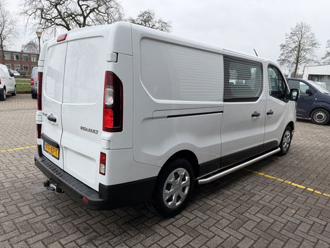 Renault Trafic 2.0 dCi 130pk T29 L2H1 DC 6 persoons Work Edition / vaste prijs rijklaar € 24.950 ex btw / lease € 407 / euro 6 / bpm vrij / trekhaak / airco / cruise / navigatie / isofix / sidebars