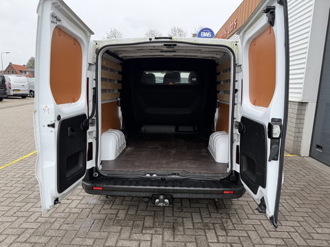 Renault Trafic 2.0 dCi 130pk T29 L2H1 DC 6 persoons Work Edition / vaste prijs rijklaar € 24.950 ex btw / lease € 407 / euro 6 / bpm vrij / trekhaak / airco / cruise / navigatie / isofix / sidebars