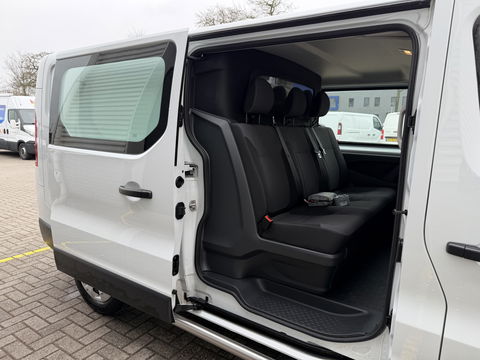 Renault Trafic 2.0 dCi 130pk T29 L2H1 DC 6 persoons Work Edition / vaste prijs rijklaar € 24.950 ex btw / lease € 407 / euro 6 / bpm vrij / trekhaak / airco / cruise / navigatie / isofix / sidebars