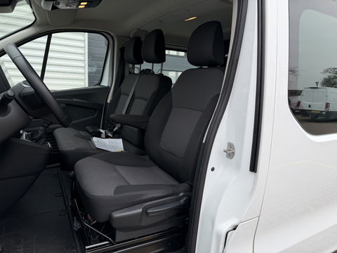 Renault Trafic 2.0 dCi 130pk T29 L2H1 DC 6 persoons Work Edition / vaste prijs rijklaar € 24.950 ex btw / lease € 407 / euro 6 / bpm vrij / trekhaak / airco / cruise / navigatie / isofix / sidebars