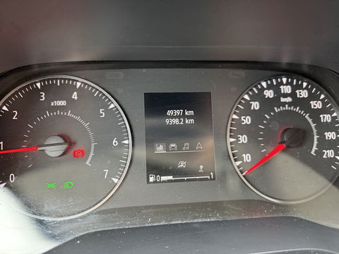 Renault Trafic 2.0 dCi 130pk T29 L2H1 DC 6 persoons Work Edition / vaste prijs rijklaar € 24.950 ex btw / lease € 407 / euro 6 / bpm vrij / trekhaak / airco / cruise / navigatie / isofix / sidebars