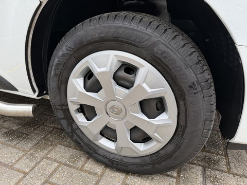 Renault Trafic 2.0 dCi 130pk T29 L2H1 DC 6 persoons Work Edition / vaste prijs rijklaar € 24.950 ex btw / lease € 407 / euro 6 / bpm vrij / trekhaak / airco / cruise / navigatie / isofix / sidebars