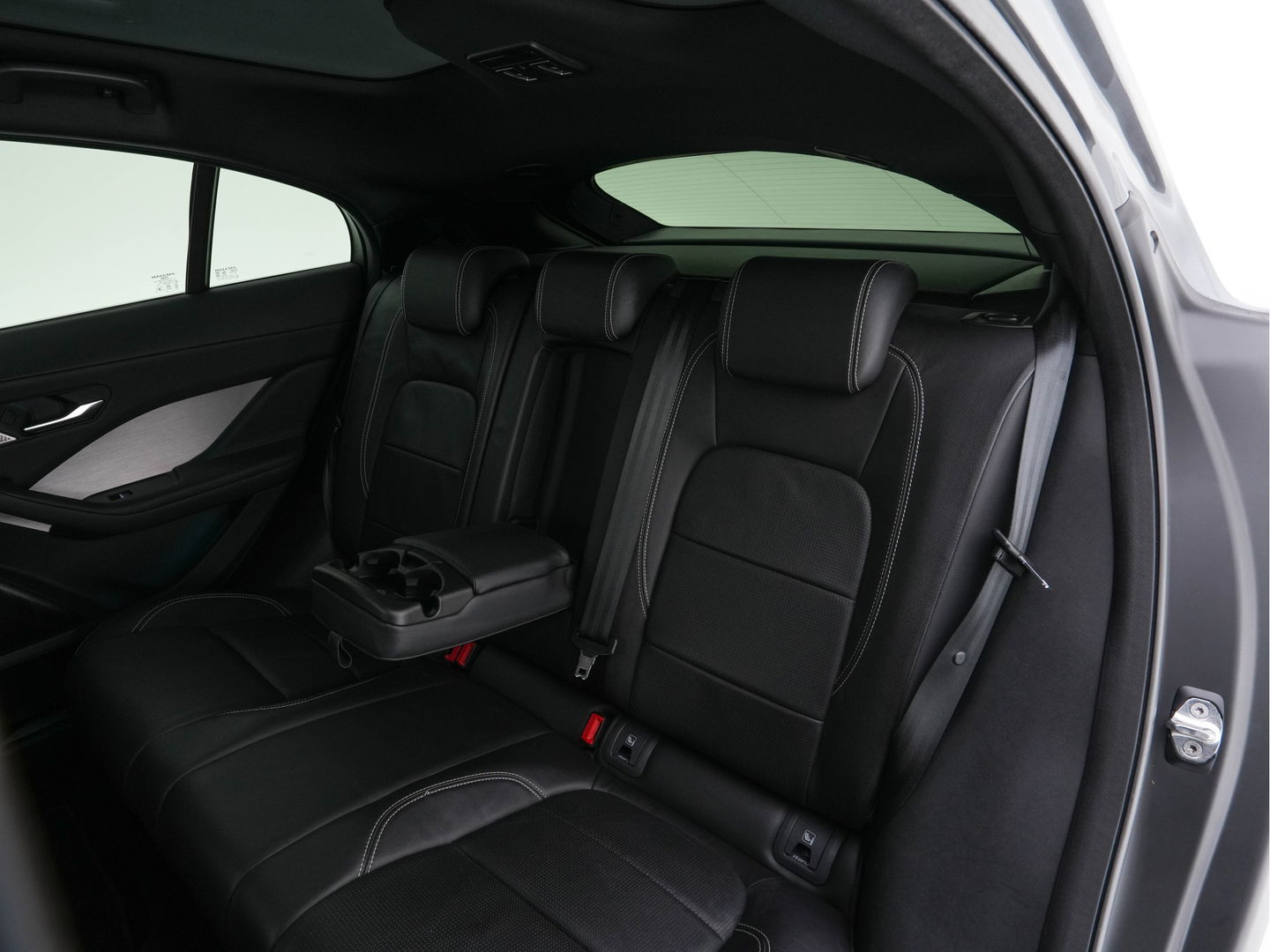 Jaguar I-PACE EV400 HSE 90 kWh AWD {SOH-86%} (INCL-BTW) *PANO | LEATHER | FULL-LED | MERIDIAN-AUDIO | TOPVIEW | MEMORY-PACK | BLINDSPOT | DIGI-COCKPIT | KEYLESS | DAB+ | NAVI-FULLMAP | ECC | HEATED-COMFORTSEATS | PDC | CCS-FASTLOADER |