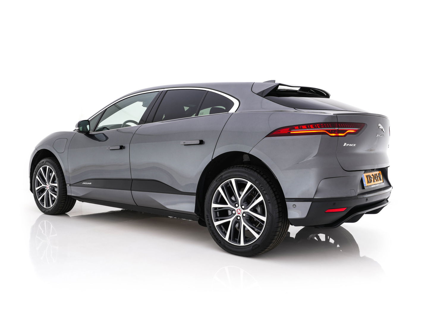 Jaguar I-PACE EV400 HSE 90 kWh AWD {SOH-86%} (INCL-BTW) *PANO | LEATHER | FULL-LED | MERIDIAN-AUDIO | TOPVIEW | MEMORY-PACK | BLINDSPOT | DIGI-COCKPIT | KEYLESS | DAB+ | NAVI-FULLMAP | ECC | HEATED-COMFORTSEATS | PDC | CCS-FASTLOADER |
