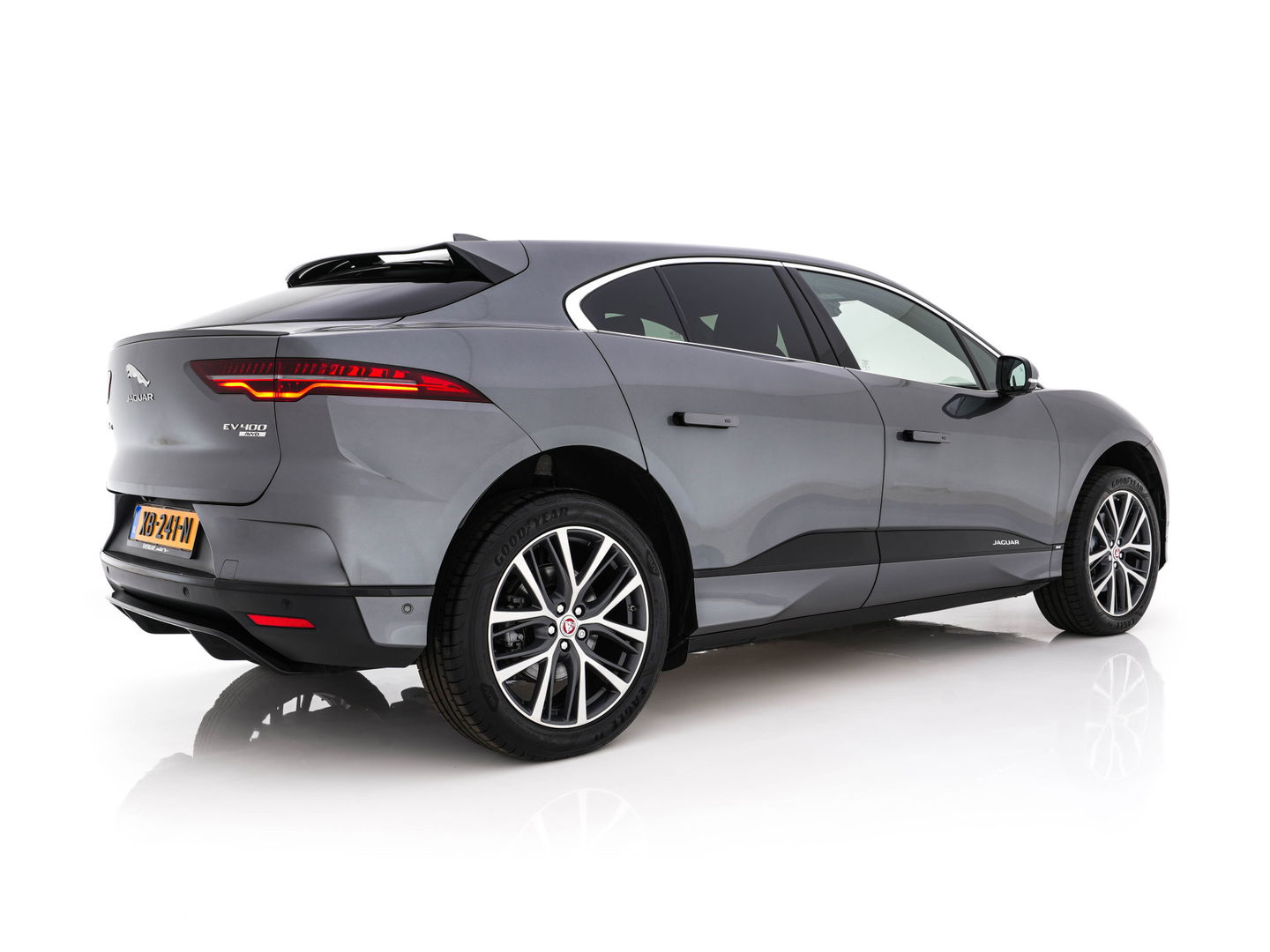 Jaguar I-PACE EV400 HSE 90 kWh AWD {SOH-86%} (INCL-BTW) *PANO | LEATHER | FULL-LED | MERIDIAN-AUDIO | TOPVIEW | MEMORY-PACK | BLINDSPOT | DIGI-COCKPIT | KEYLESS | DAB+ | NAVI-FULLMAP | ECC | HEATED-COMFORTSEATS | PDC | CCS-FASTLOADER |