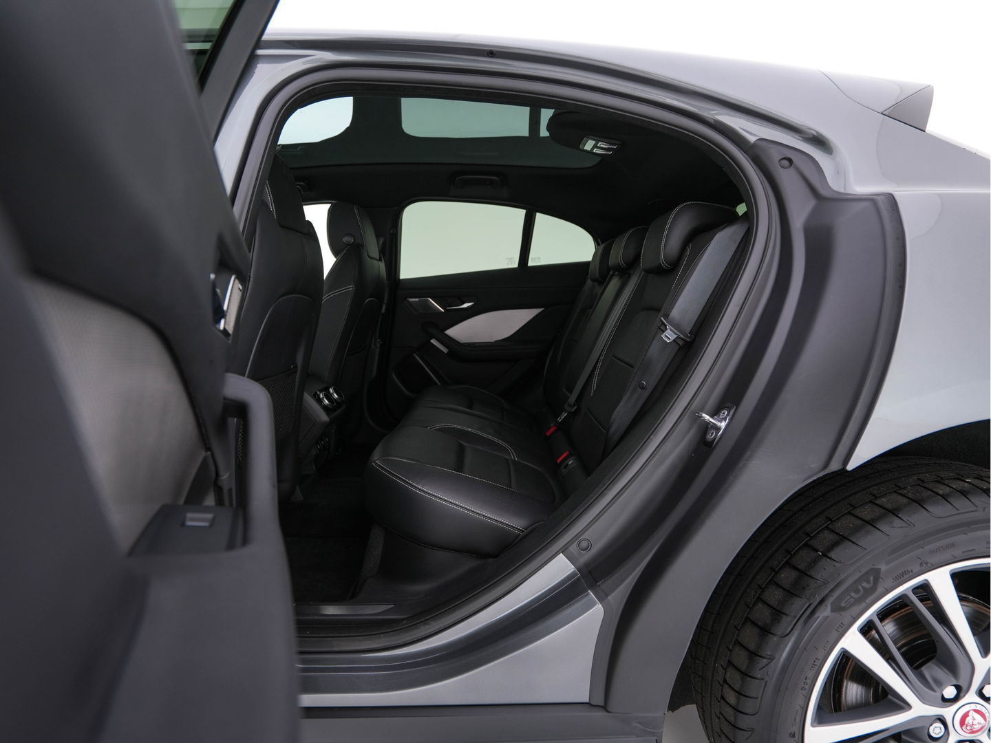 Jaguar I-PACE EV400 HSE 90 kWh AWD {SOH-86%} (INCL-BTW) *PANO | LEATHER | FULL-LED | MERIDIAN-AUDIO | TOPVIEW | MEMORY-PACK | BLINDSPOT | DIGI-COCKPIT | KEYLESS | DAB+ | NAVI-FULLMAP | ECC | HEATED-COMFORTSEATS | PDC | CCS-FASTLOADER |