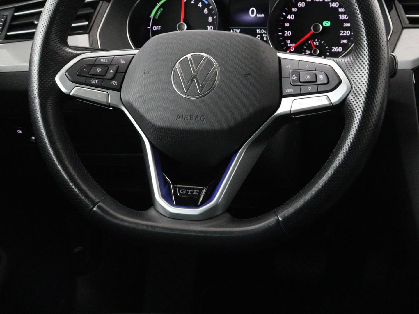 Volkswagen Passat 1.4 TSI PHEV GTE | SOH 95% | Stoelverwarming | Trekhaak | Massage | Camera | Carplay | Keyless | Matrix LED | Navigatie | Adaptive cruise | Park Assist | Climate control | Plug In