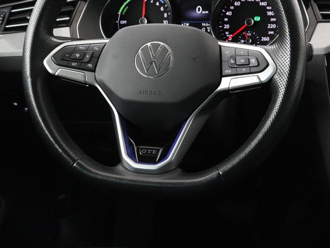 Volkswagen Passat 1.4 TSI PHEV GTE | SOH 95% | Stoelverwarming | Trekhaak | Massage | Camera | Carplay | Keyless | Matrix LED | Navigatie | Adaptive cruise | Park Assist | Climate control | Plug In