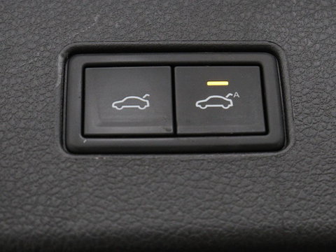 Volkswagen Passat 1.4 TSI PHEV GTE | SOH 95% | Stoelverwarming | Trekhaak | Massage | Camera | Carplay | Keyless | Matrix LED | Navigatie | Adaptive cruise | Park Assist | Climate control | Plug In