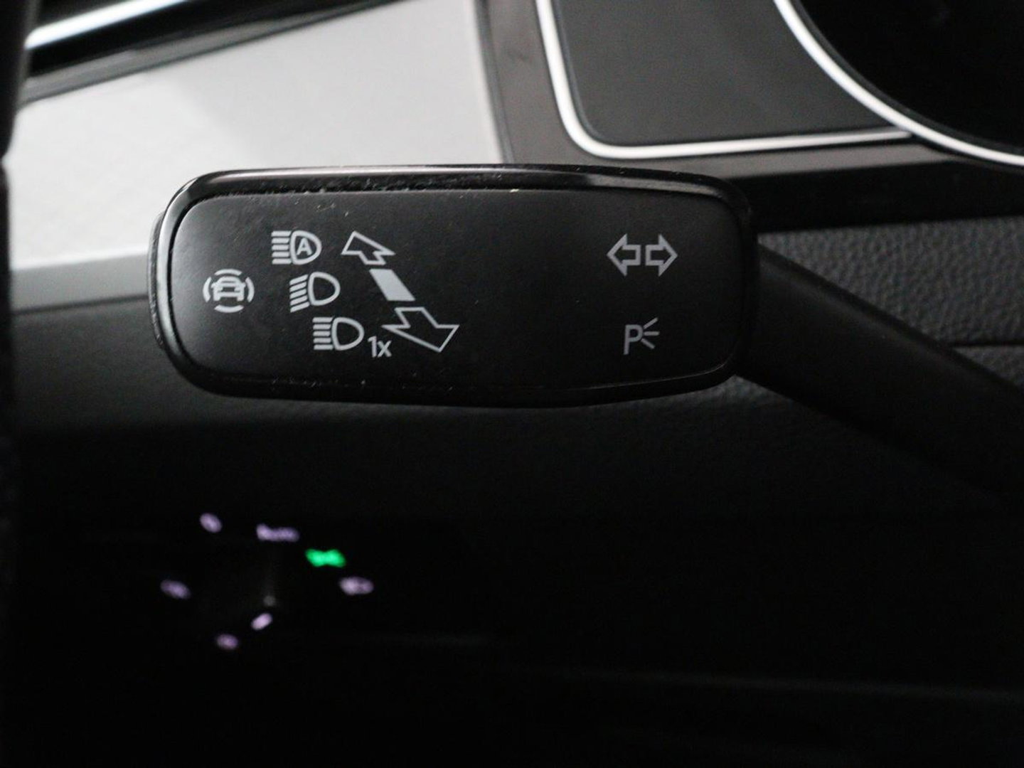 Volkswagen Passat 1.4 TSI PHEV GTE | SOH 95% | Stoelverwarming | Trekhaak | Massage | Camera | Carplay | Keyless | Matrix LED | Navigatie | Adaptive cruise | Park Assist | Climate control | Plug In