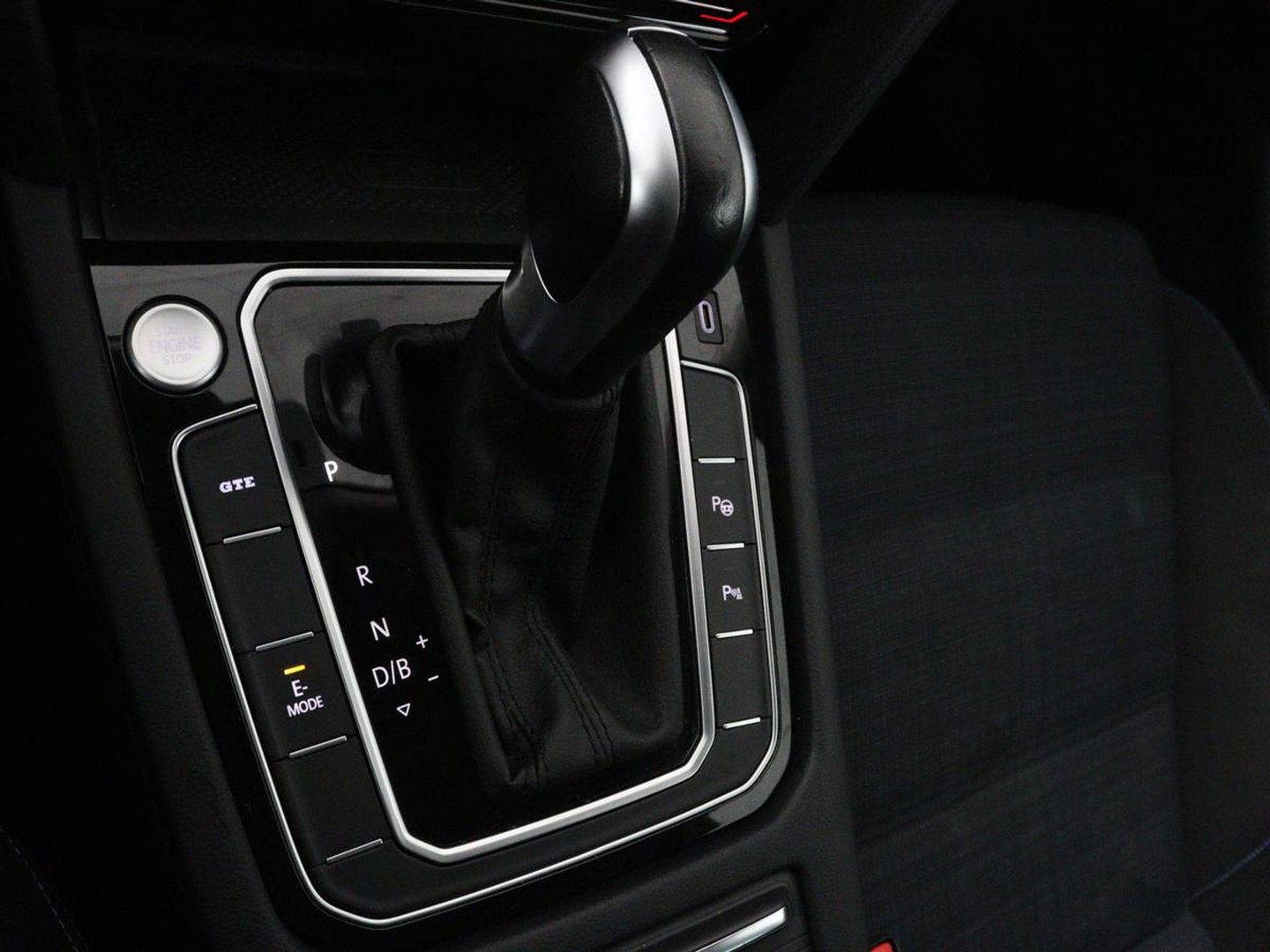 Volkswagen Passat 1.4 TSI PHEV GTE | SOH 95% | Stoelverwarming | Trekhaak | Massage | Camera | Carplay | Keyless | Matrix LED | Navigatie | Adaptive cruise | Park Assist | Climate control | Plug In