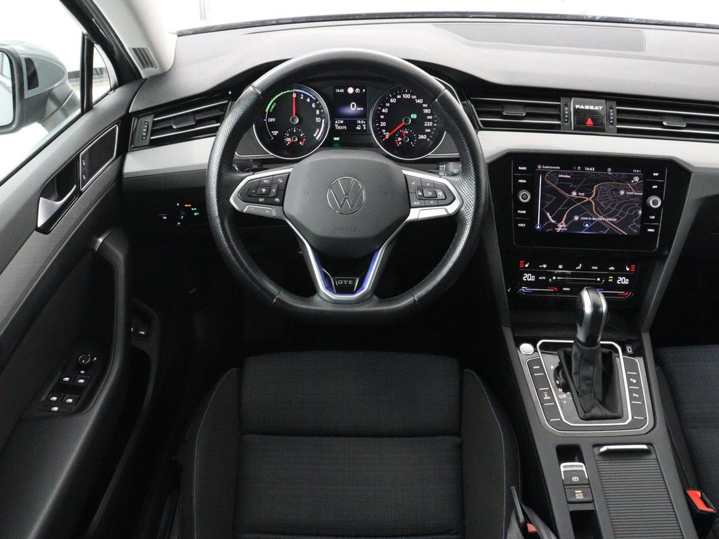 Volkswagen Passat 1.4 TSI PHEV GTE | SOH 95% | Stoelverwarming | Trekhaak | Massage | Camera | Carplay | Keyless | Matrix LED | Navigatie | Adaptive cruise | Park Assist | Climate control | Plug In