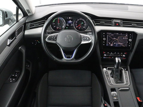 Volkswagen Passat 1.4 TSI PHEV GTE | SOH 95% | Stoelverwarming | Trekhaak | Massage | Camera | Carplay | Keyless | Matrix LED | Navigatie | Adaptive cruise | Park Assist | Climate control | Plug In