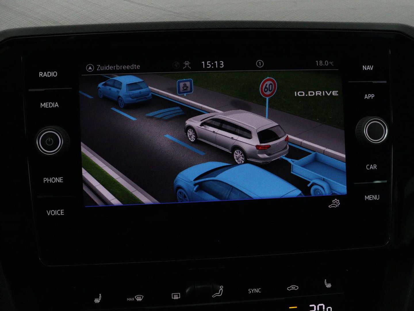 Volkswagen Passat 1.4 TSI PHEV GTE | SOH 95% | Stoelverwarming | Trekhaak | Massage | Camera | Carplay | Keyless | Matrix LED | Navigatie | Adaptive cruise | Park Assist | Climate control | Plug In