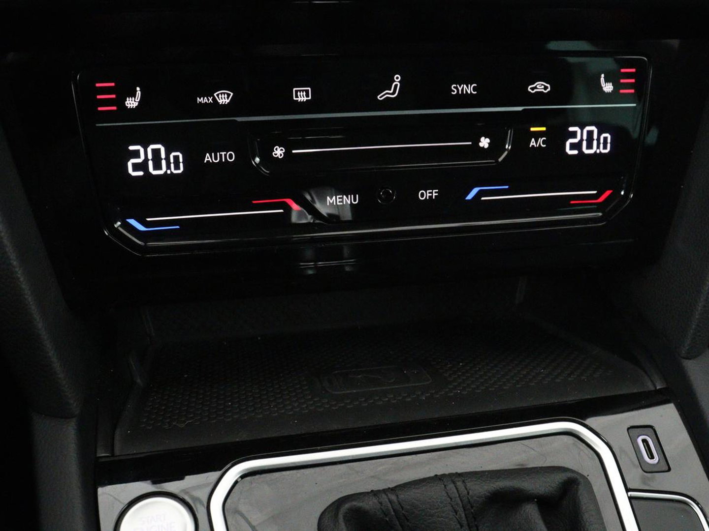 Volkswagen Passat 1.4 TSI PHEV GTE | SOH 95% | Stoelverwarming | Trekhaak | Massage | Camera | Carplay | Keyless | Matrix LED | Navigatie | Adaptive cruise | Park Assist | Climate control | Plug In