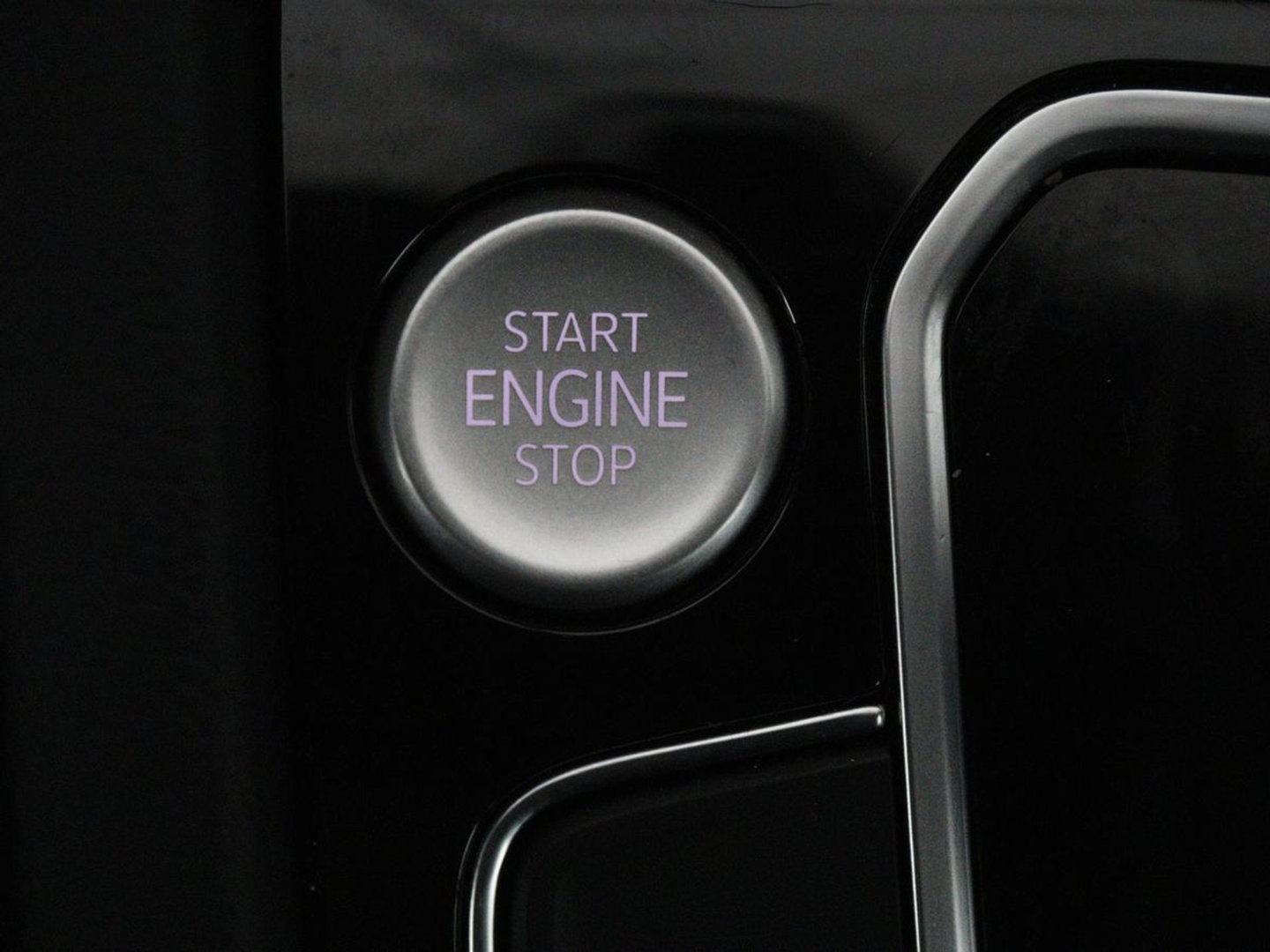 Volkswagen Passat 1.4 TSI PHEV GTE | SOH 95% | Stoelverwarming | Trekhaak | Massage | Camera | Carplay | Keyless | Matrix LED | Navigatie | Adaptive cruise | Park Assist | Climate control | Plug In