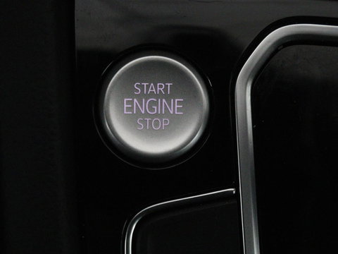 Volkswagen Passat 1.4 TSI PHEV GTE | SOH 95% | Stoelverwarming | Trekhaak | Massage | Camera | Carplay | Keyless | Matrix LED | Navigatie | Adaptive cruise | Park Assist | Climate control | Plug In