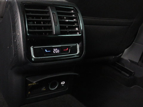 Volkswagen Passat 1.4 TSI PHEV GTE | SOH 95% | Stoelverwarming | Trekhaak | Massage | Camera | Carplay | Keyless | Matrix LED | Navigatie | Adaptive cruise | Park Assist | Climate control | Plug In